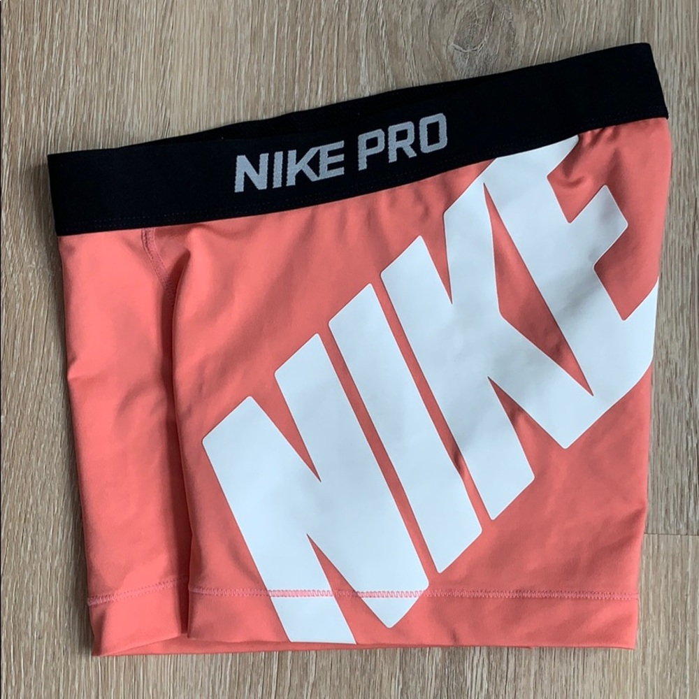 🆕 NWOT 𝗡𝗶𝗸𝗲 𝘀𝗵𝗼𝗿𝘁𝘀